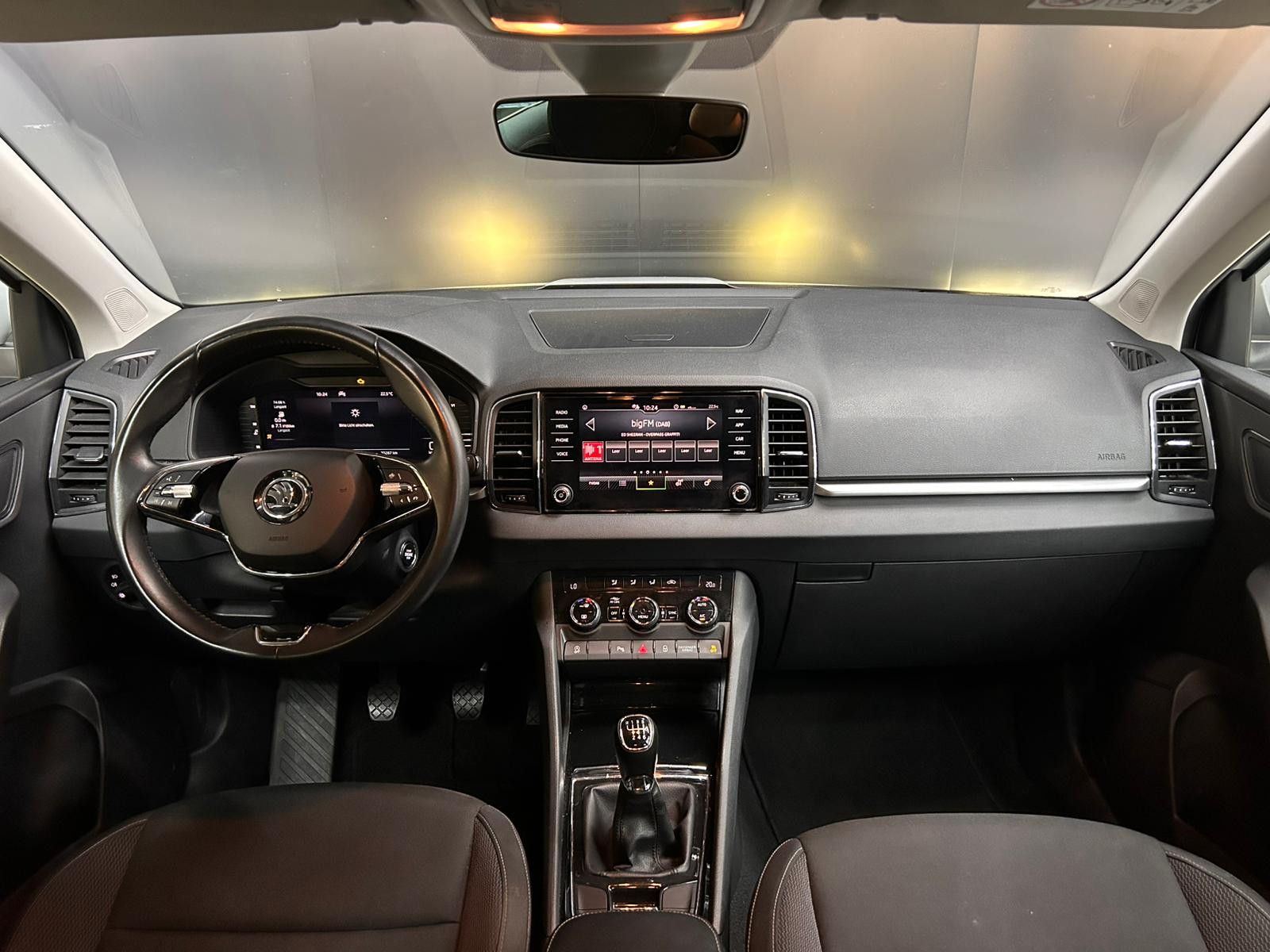 Fahrzeugabbildung SKODA Karoq 1.5 TSI Ambit Sport DESIGN+VIRTU+KAM+LED+