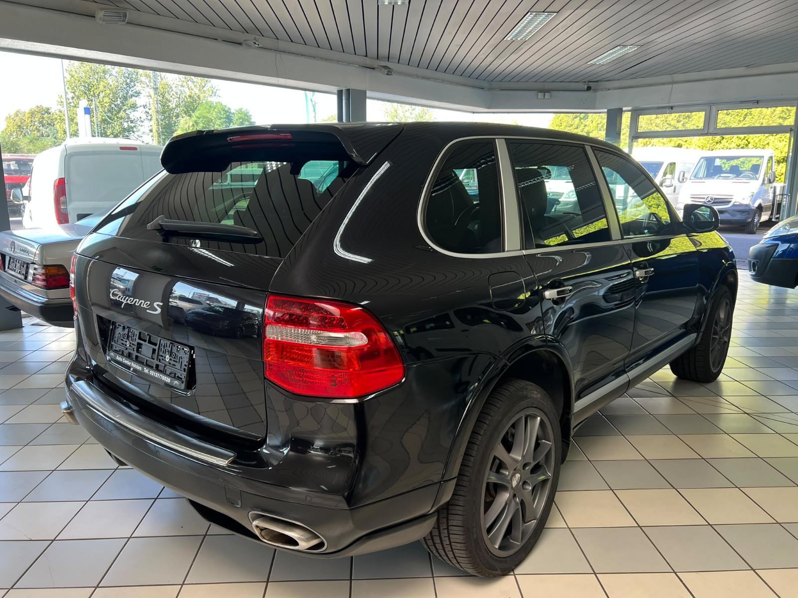 Porsche Cayenne S 4.8 V8 385 ch BVA 4x4 / Suspension pneumatique PASM / Toit ouvrant / Cuir / Jantes 20"