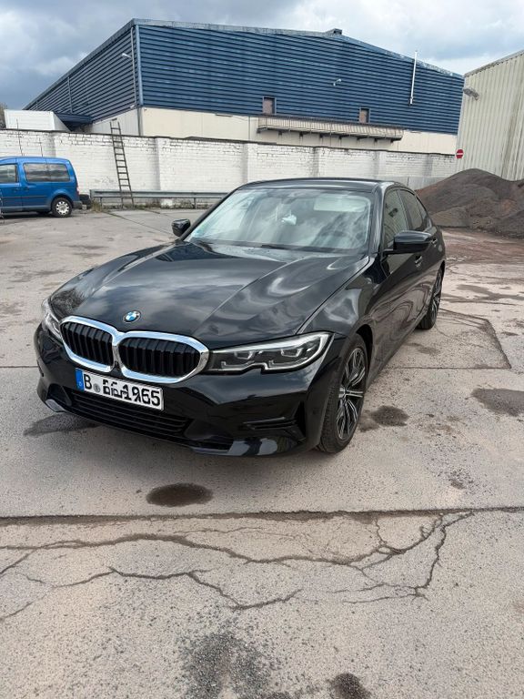 Image of BMW 330