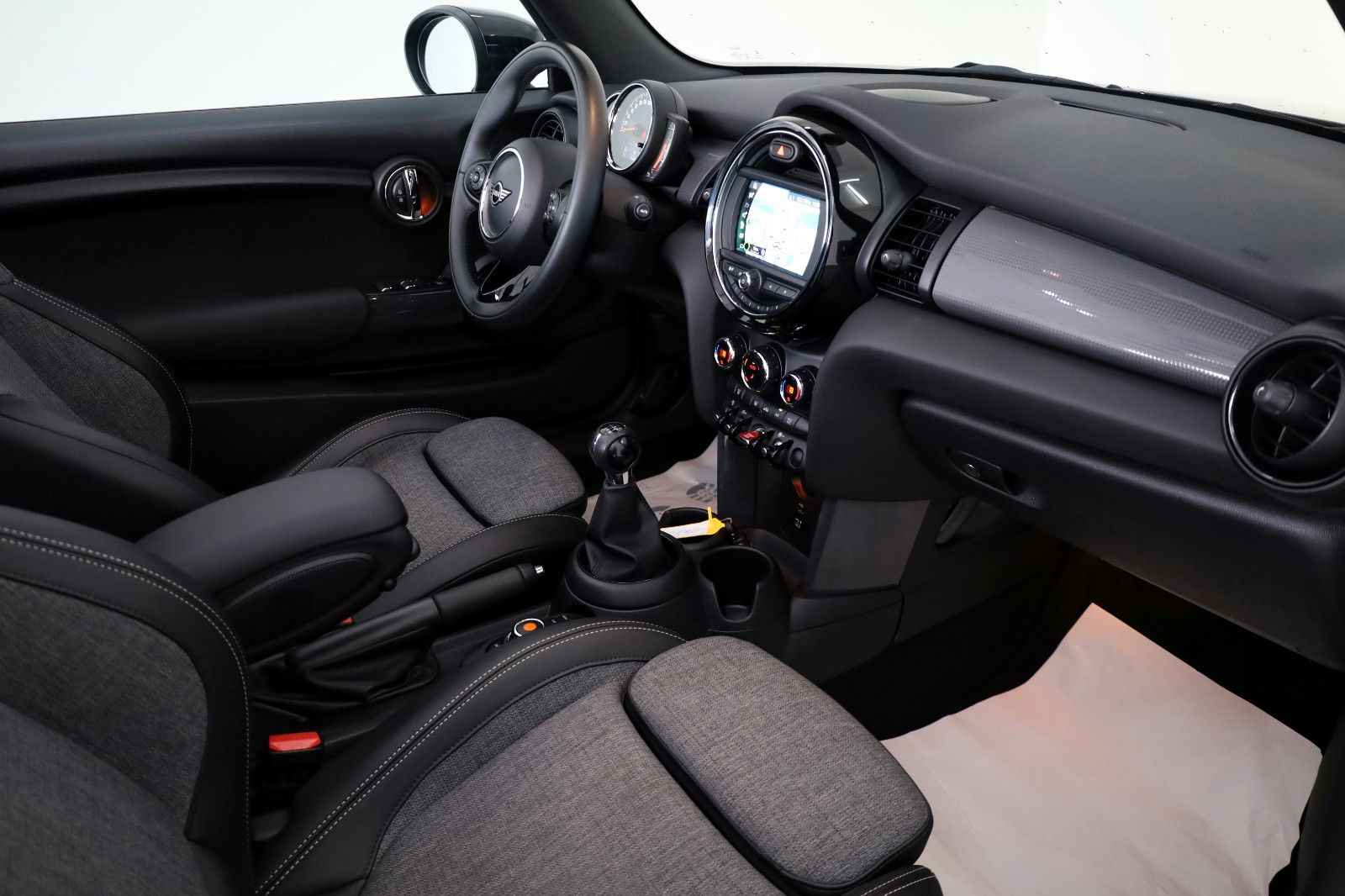 Fahrzeugabbildung MINI COOPER Cabrio Pepper, T.Leder,Navi,PDC vo+hi,LED