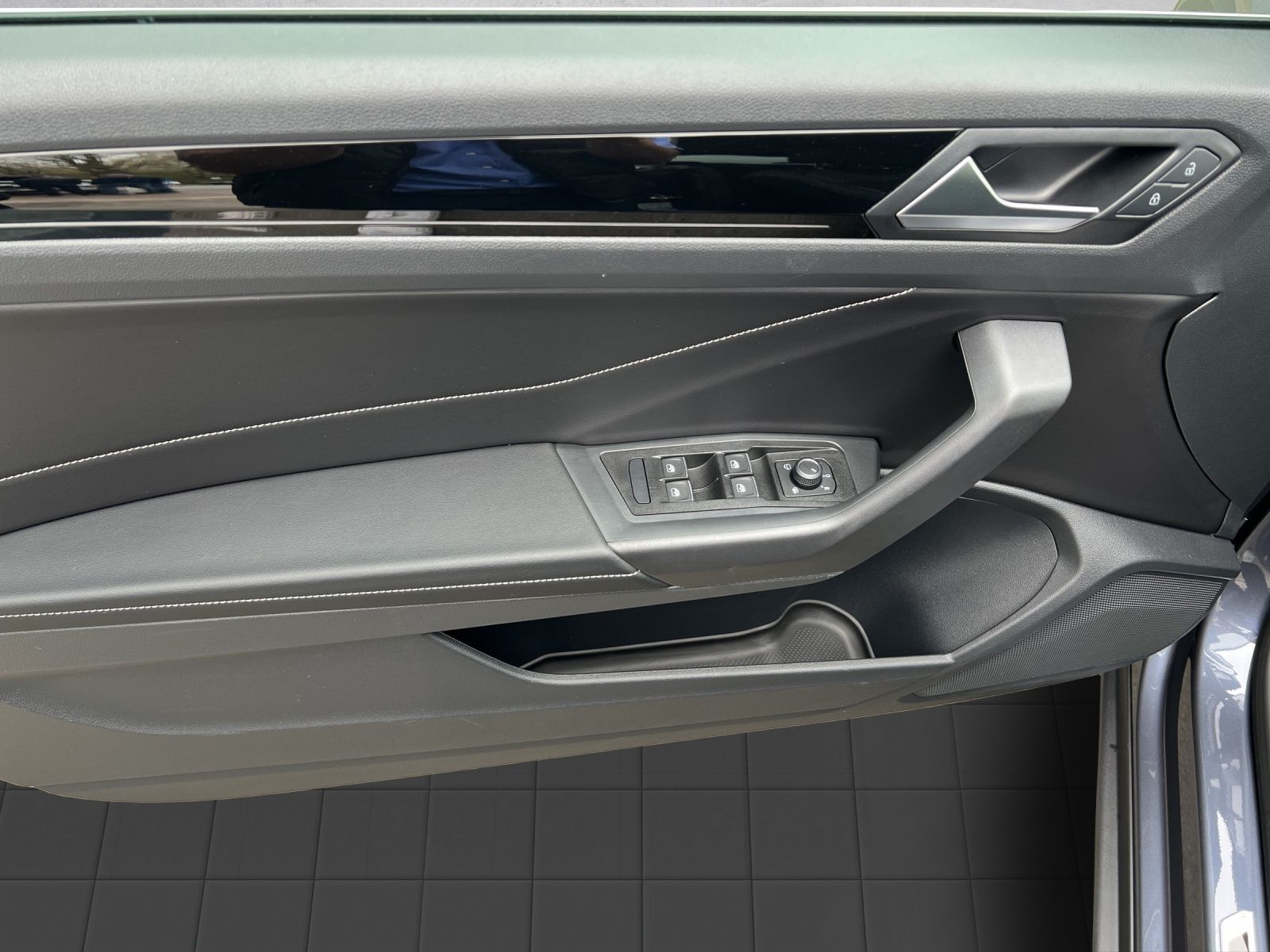 T-Roc Cabriolet R-Line 1.5 TSI DSG AHK*Navi*LED