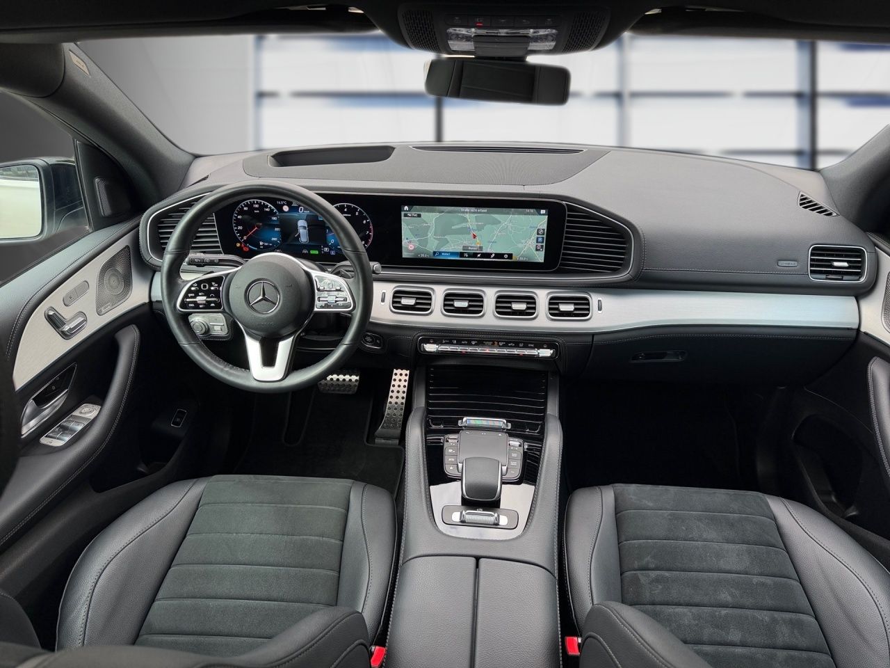Fahrzeugabbildung Mercedes-Benz GLE 450 4M AMG+AHK+LUFTFAHRW+HEADUP+NIGHT+360+++