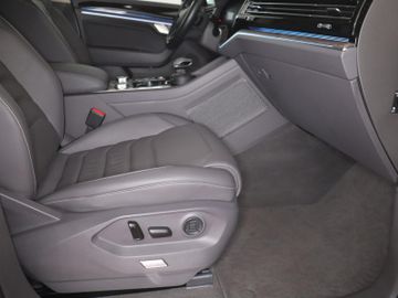 Volkswagen Touareg - 12