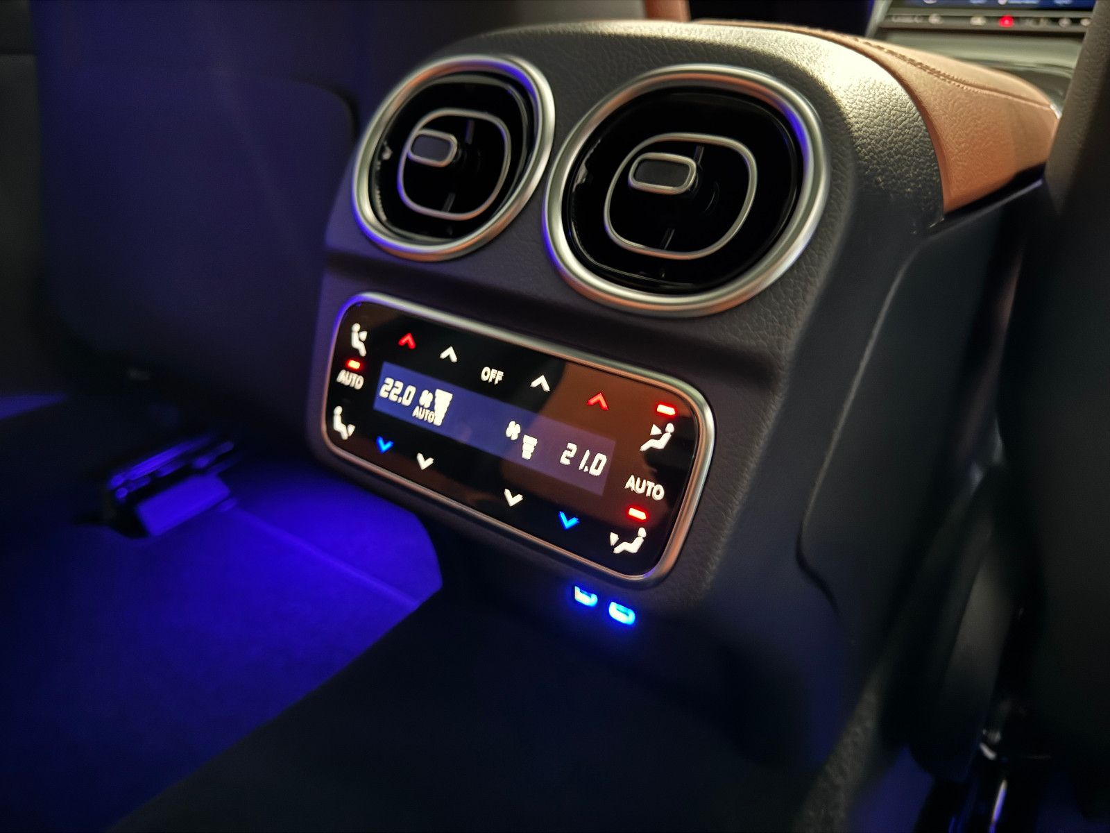 Fahrzeugabbildung Mercedes-Benz C 180 AMG LINE PANO HUD GERMAN EDITION EUR1 MY26