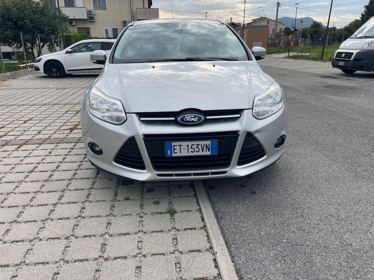 Ford Focus 2014 — салон