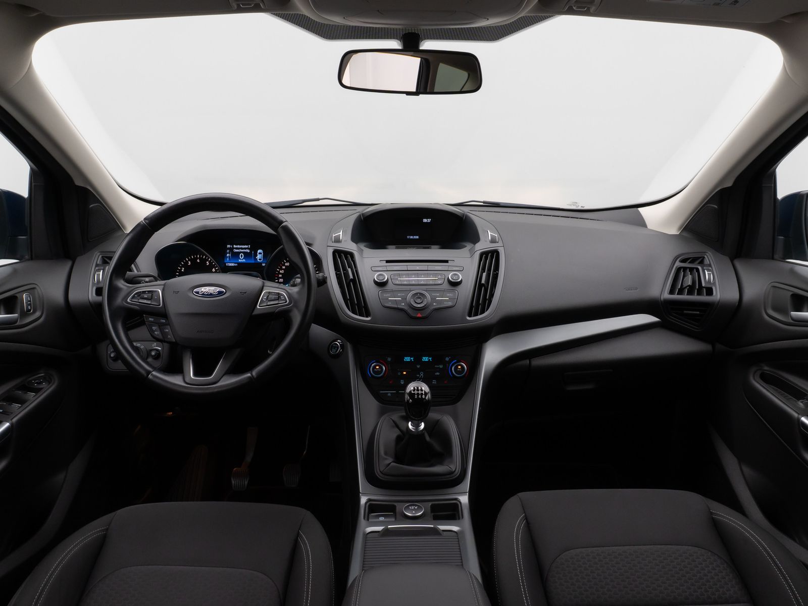 Fahrzeugabbildung Ford Kuga Trend AHK Sitzhzg PDC Tempomat 8Fach