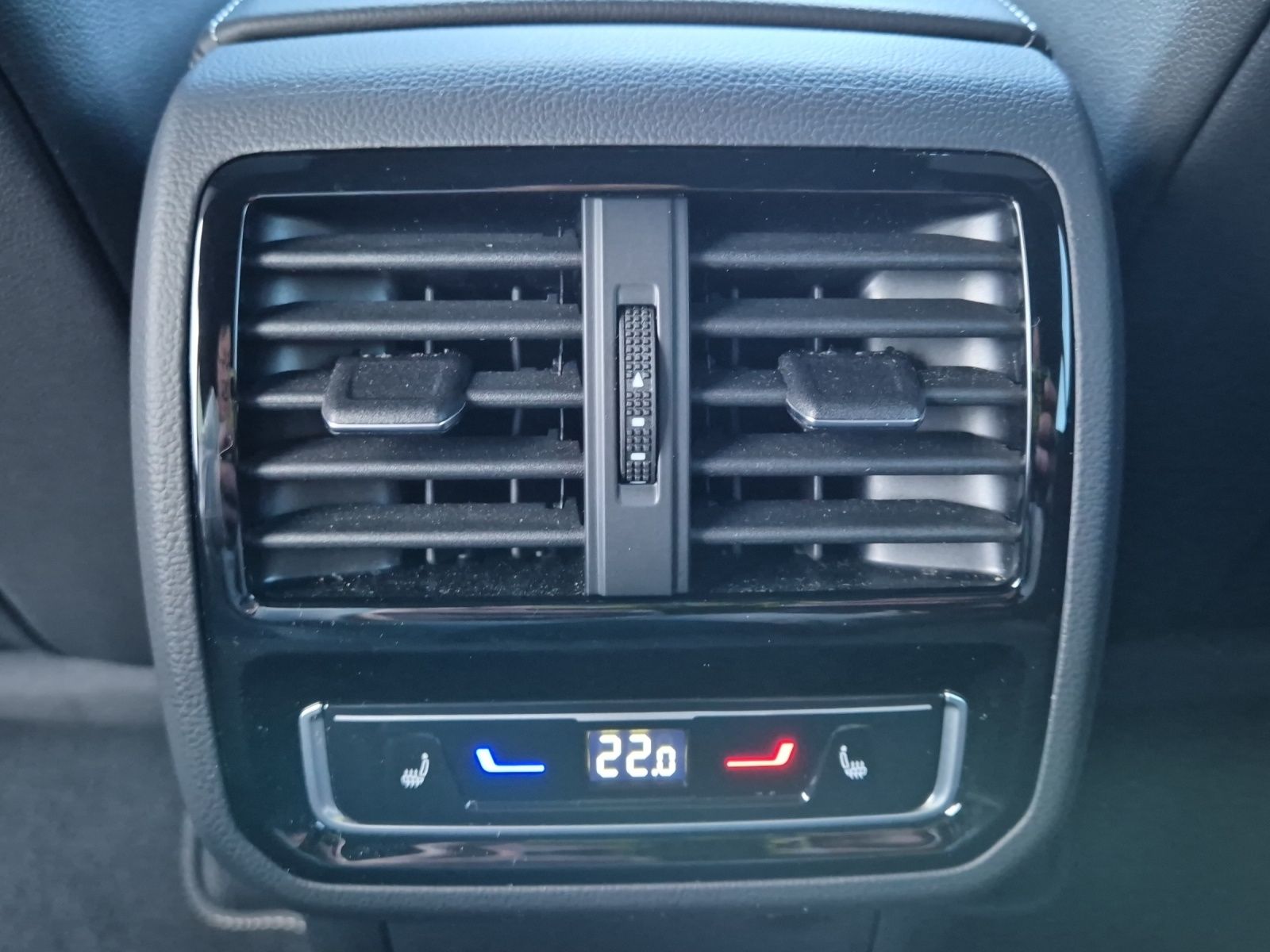 Fahrzeugabbildung Volkswagen Arteon SB TSI R-Line DSG Matrix AHK Navi AID ACC