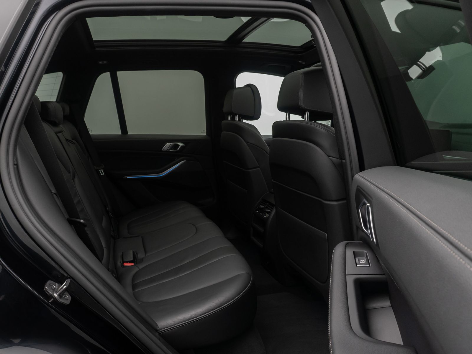 Fahrzeugabbildung BMW X5 xD45e M Sport 360° HUD Panorama DAB Massage