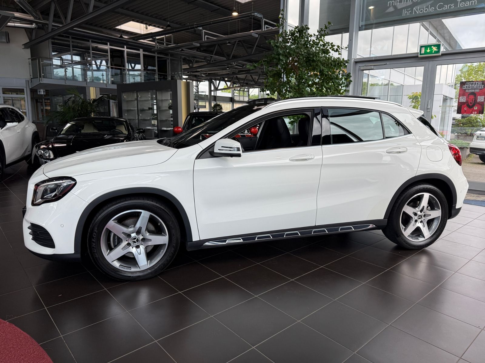 Fahrzeugabbildung Mercedes-Benz GLA 250 4Matic AMG Line AHK PANO 360°