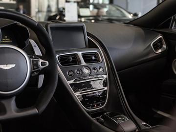 2019 Aston Martin DBS — миниатюра 11