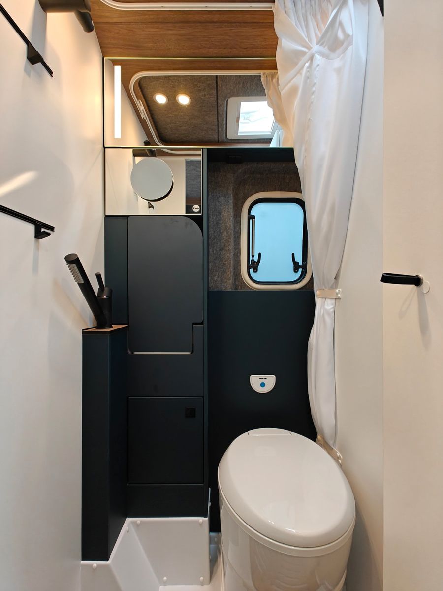 Fahrzeugabbildung HYMER / ERIBA / HYMERCAR CAR 600 - 18" A/T, Markise, AHK, VW Facelift! -