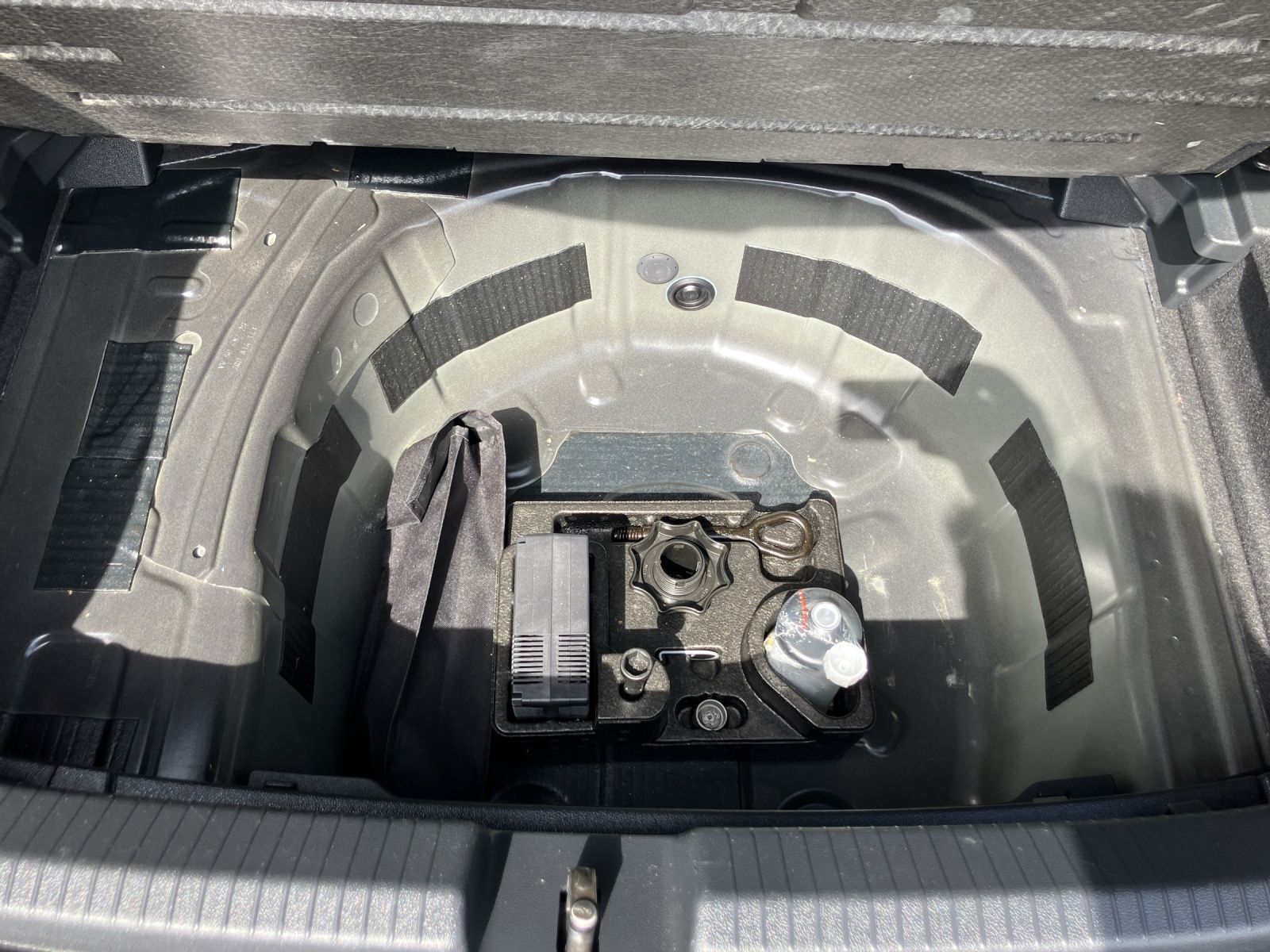 Fahrzeugabbildung Volkswagen Polo TSI R-line DSG Matrix AID RFK SH LM
