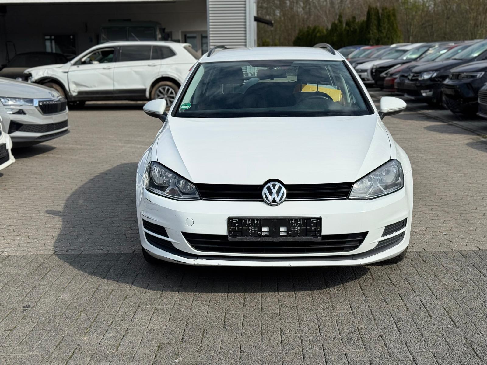 Volkswagen Golf 2015 — rear view