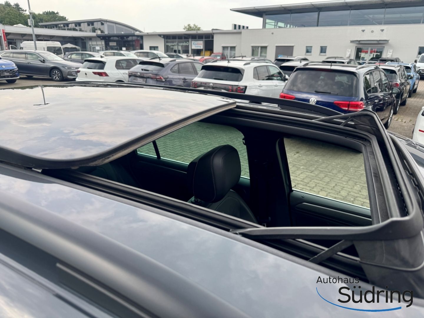 Tiguan 2,0 TDI R-Line DSG HUD StandHZG AHK Pano