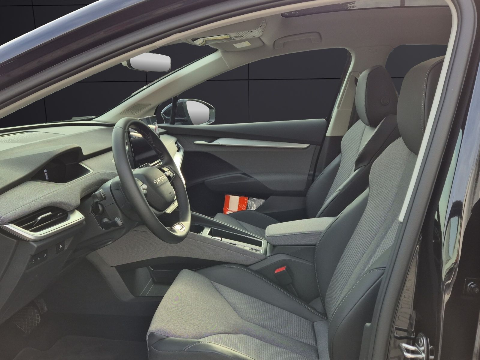 Fahrzeugabbildung SKODA Enyaq Coupé 85 Loft Matrix AHK WäPu Navi Pano AC