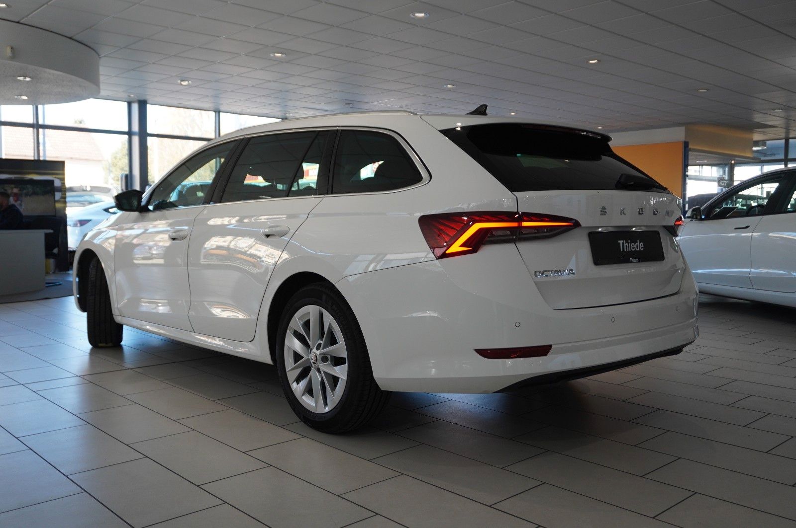 Fahrzeugabbildung SKODA Octavia COMBI 2.0D STYLE NAVI/LED/VIRTU./SHZ/DAB