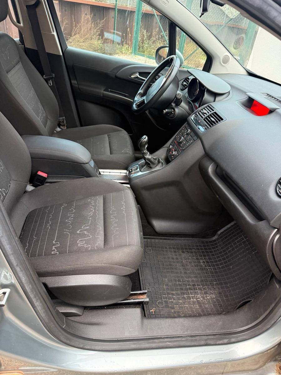 Opel Meriva 2011 — photo 6