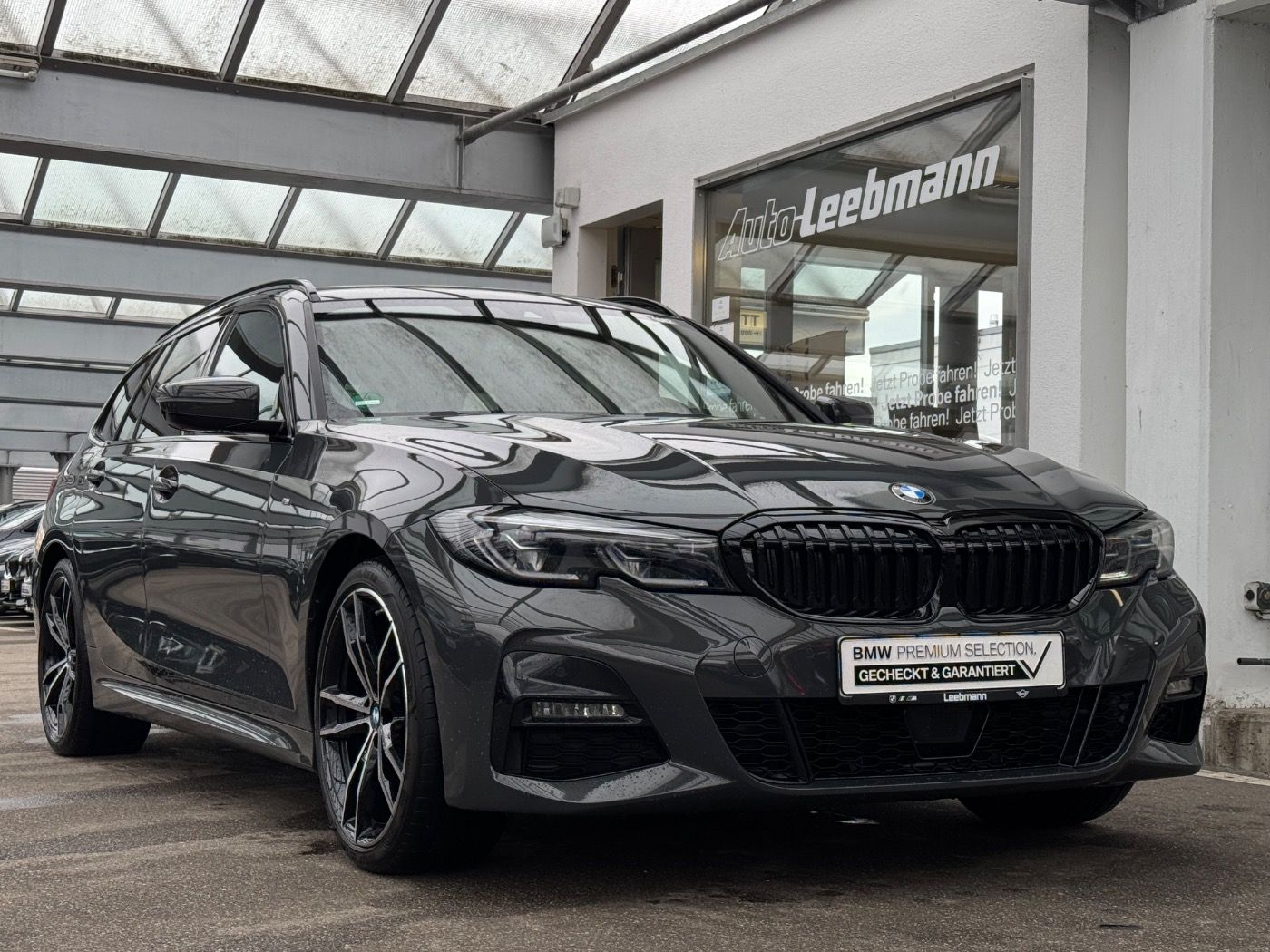 Fahrzeugabbildung BMW 320d xDrive Tour. M-Sport AHK 2 JAHRE GARANTIE