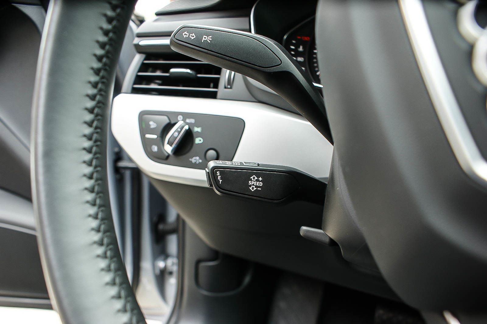 Fahrzeugabbildung Audi A4 Avant 14TFSI S-Tronic NAVI XENON ANHÄNGERKPLG