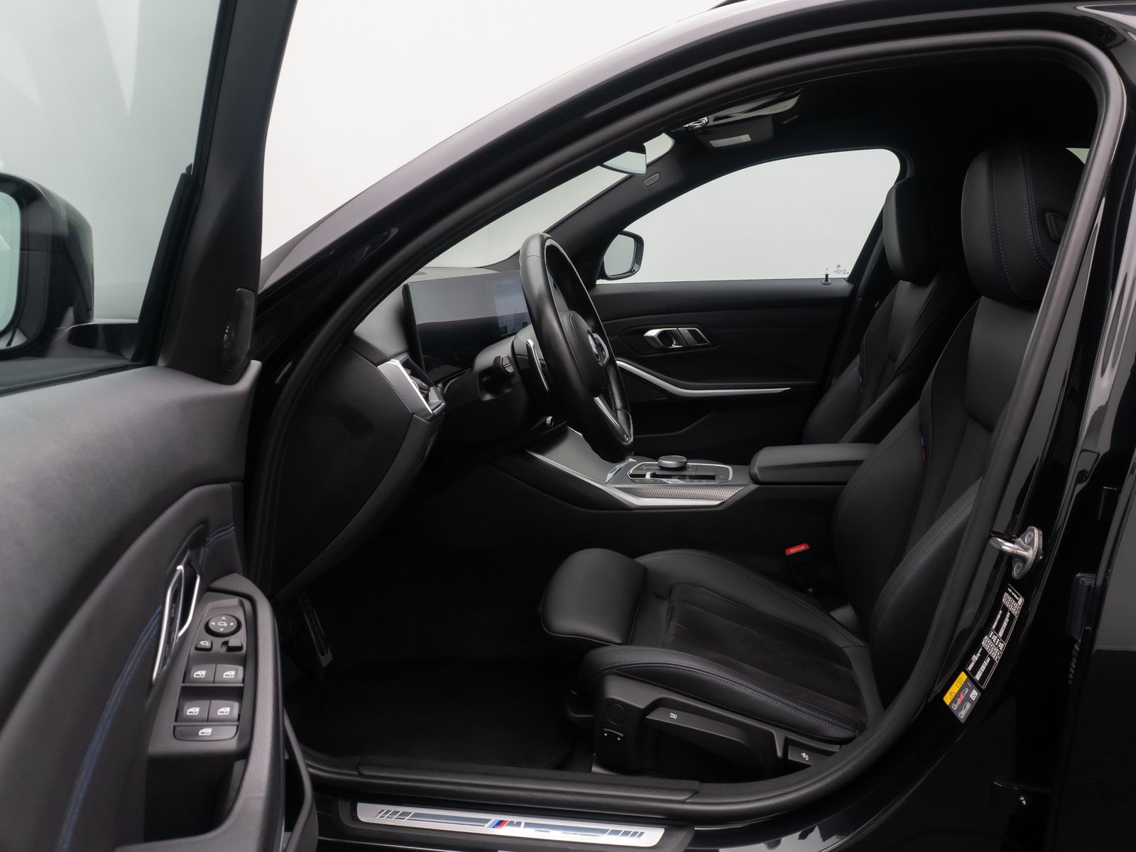 Fahrzeugabbildung BMW 330e M Sport DAB Kamera HUD H/K 19Zoll Parkassis