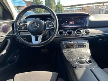 Mercedes-Benz E 200 2.0 Avantgarde Aut. Limousine
