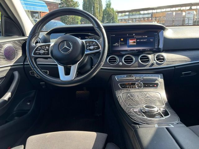 Mercedes-Benz E 200 2.0 Avantgarde Aut. Limousine