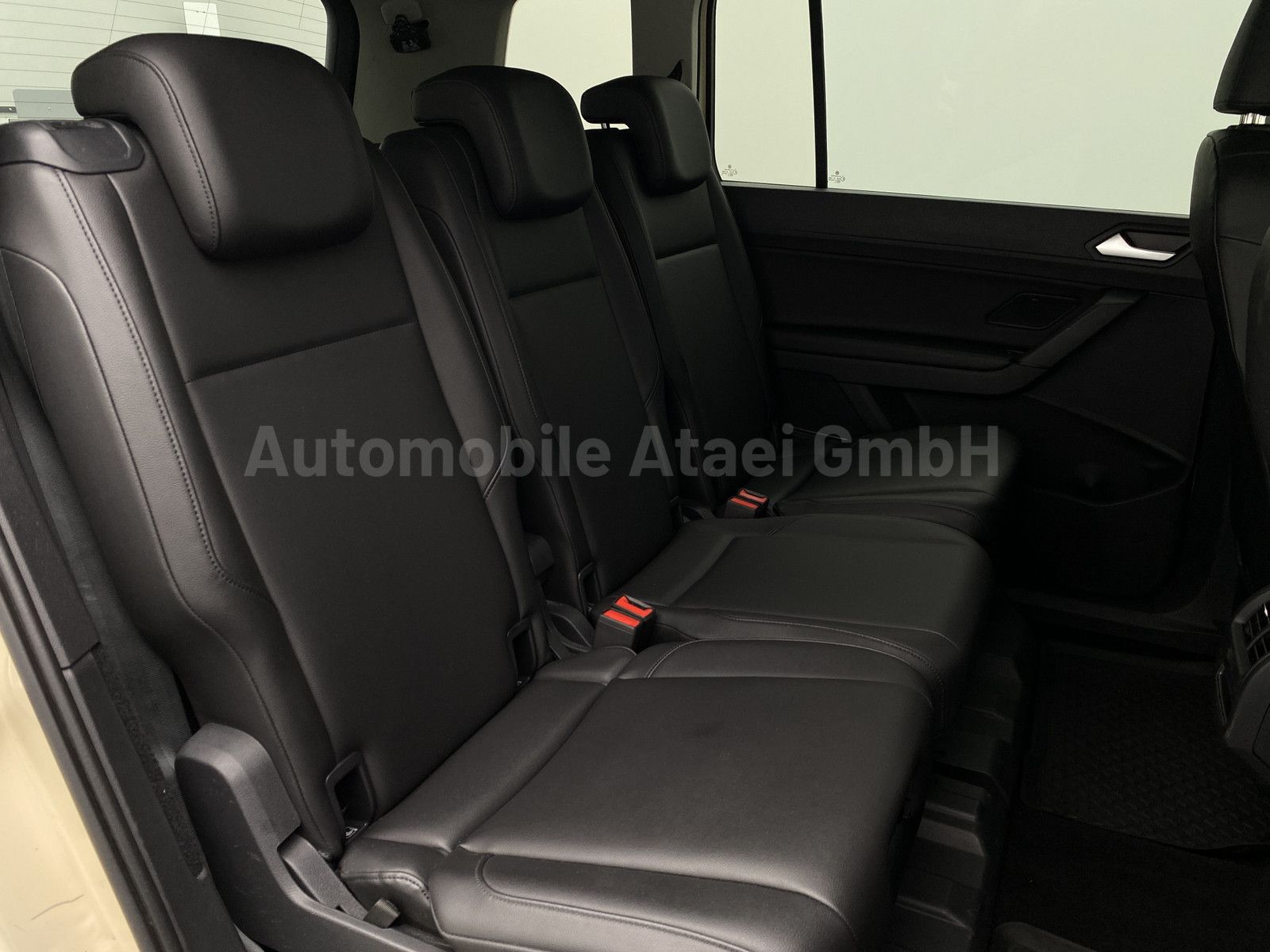 Fahrzeugabbildung Volkswagen Touran DSG *Taxi* 7-SITZE+NAVI+LEDER (9277)
