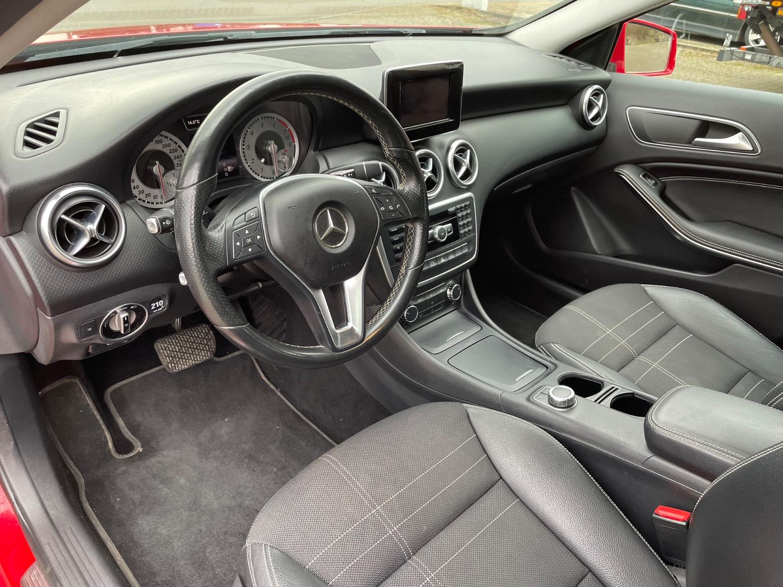 Mercedes-Benz A 250 4Matic AUT/NAVI/XENON/ALU/STANDHEIZUNG/TOP