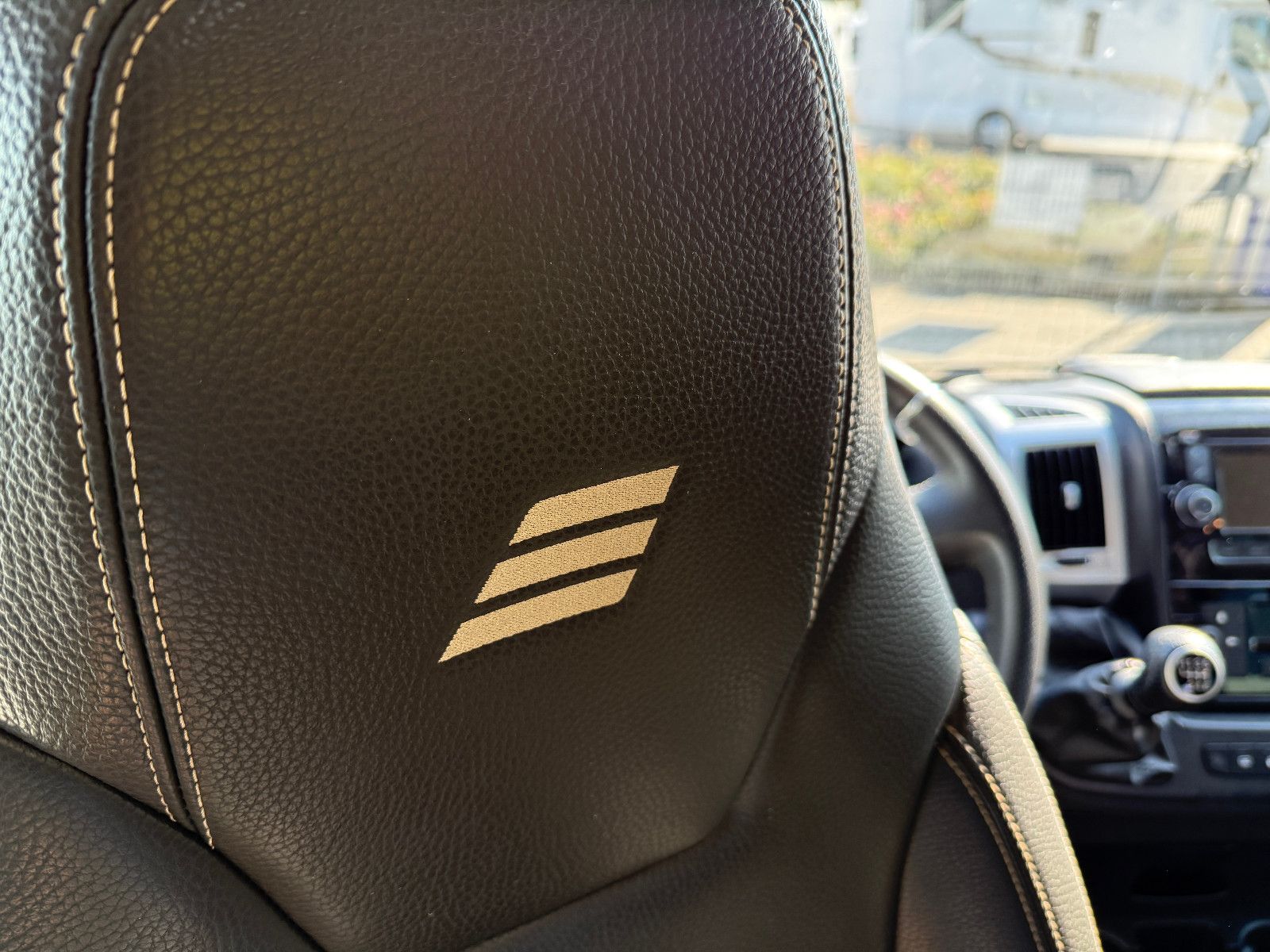 Fahrzeugabbildung HYMER / ERIBA / HYMERCAR Sydney GT 60 Limited