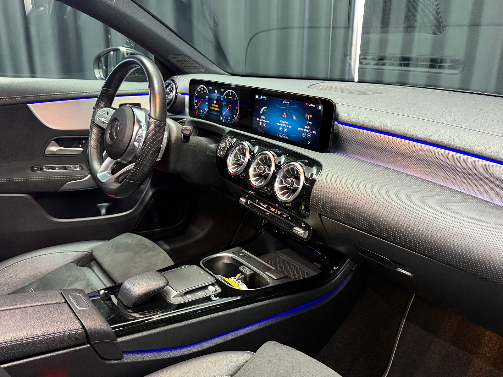 Fahrzeugabbildung Mercedes-Benz CLA 200 d|AMG-LINE|KAMER|BURMESTER|