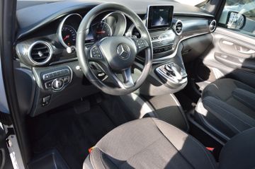 Mercedes V 220 - 5