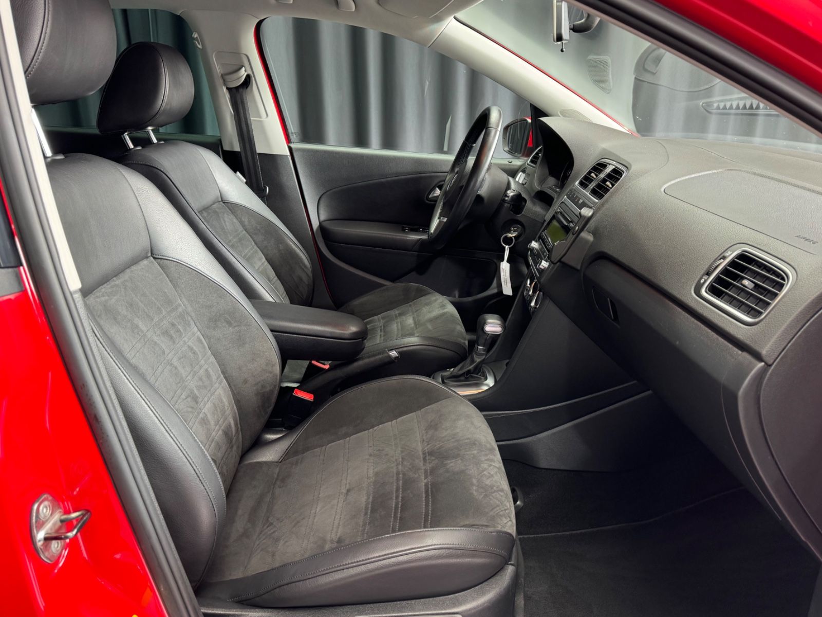 Fahrzeugabbildung Volkswagen Polo V Highline*AUTOMATIK*TOPZUSTAND*SCHECKHEFT*