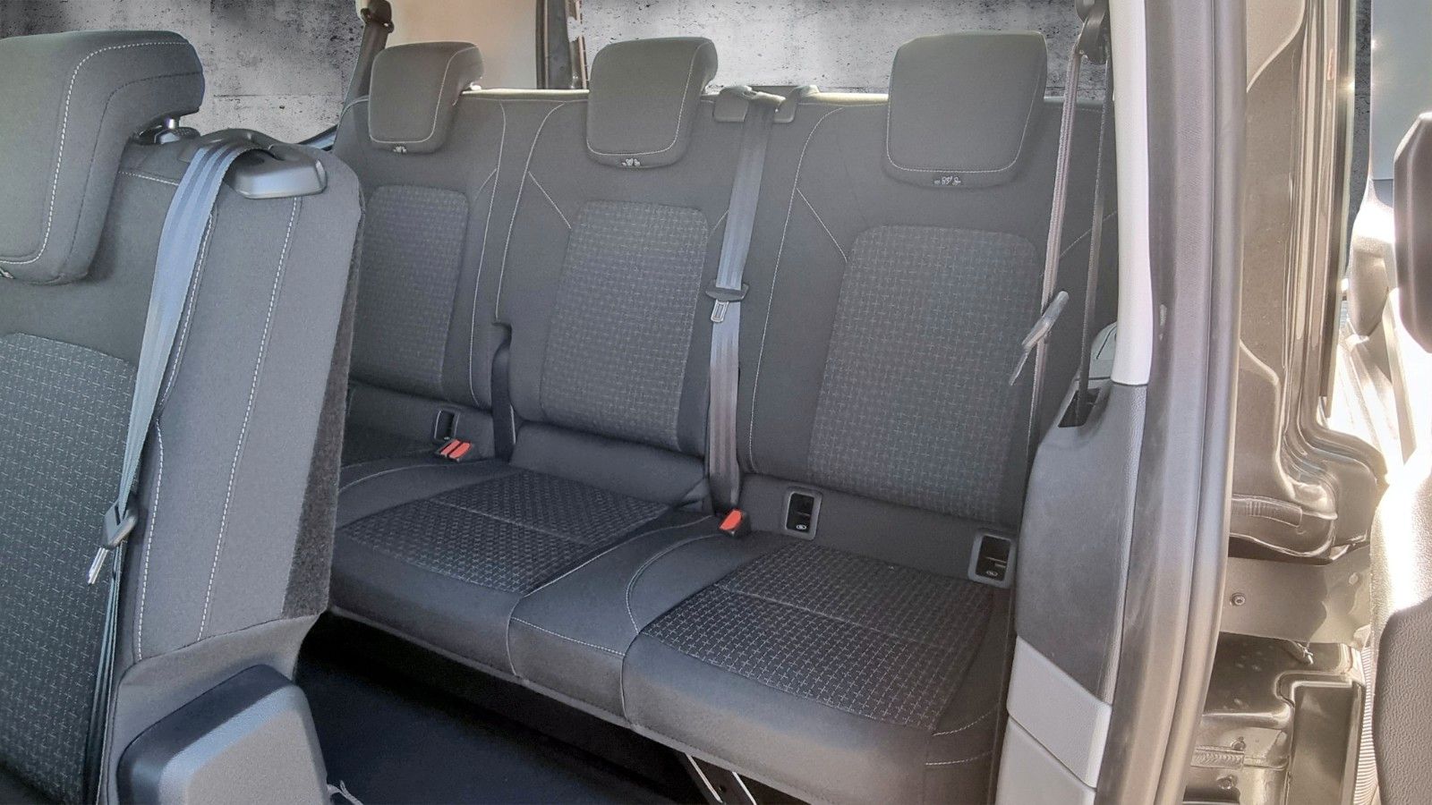 Fahrzeugabbildung Ford Transit Custom Kombi 320 L1 FWD Trend