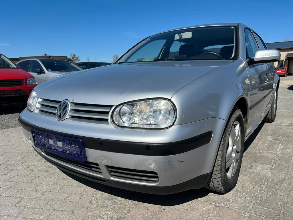 Volkswagen GOLF 1.6 EDITION KLIMA-NAVI