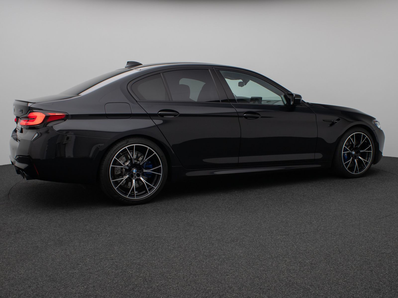 Fahrzeugabbildung BMW M5 Competition xD Kamera HUD DAB B&W SoftCL 20"