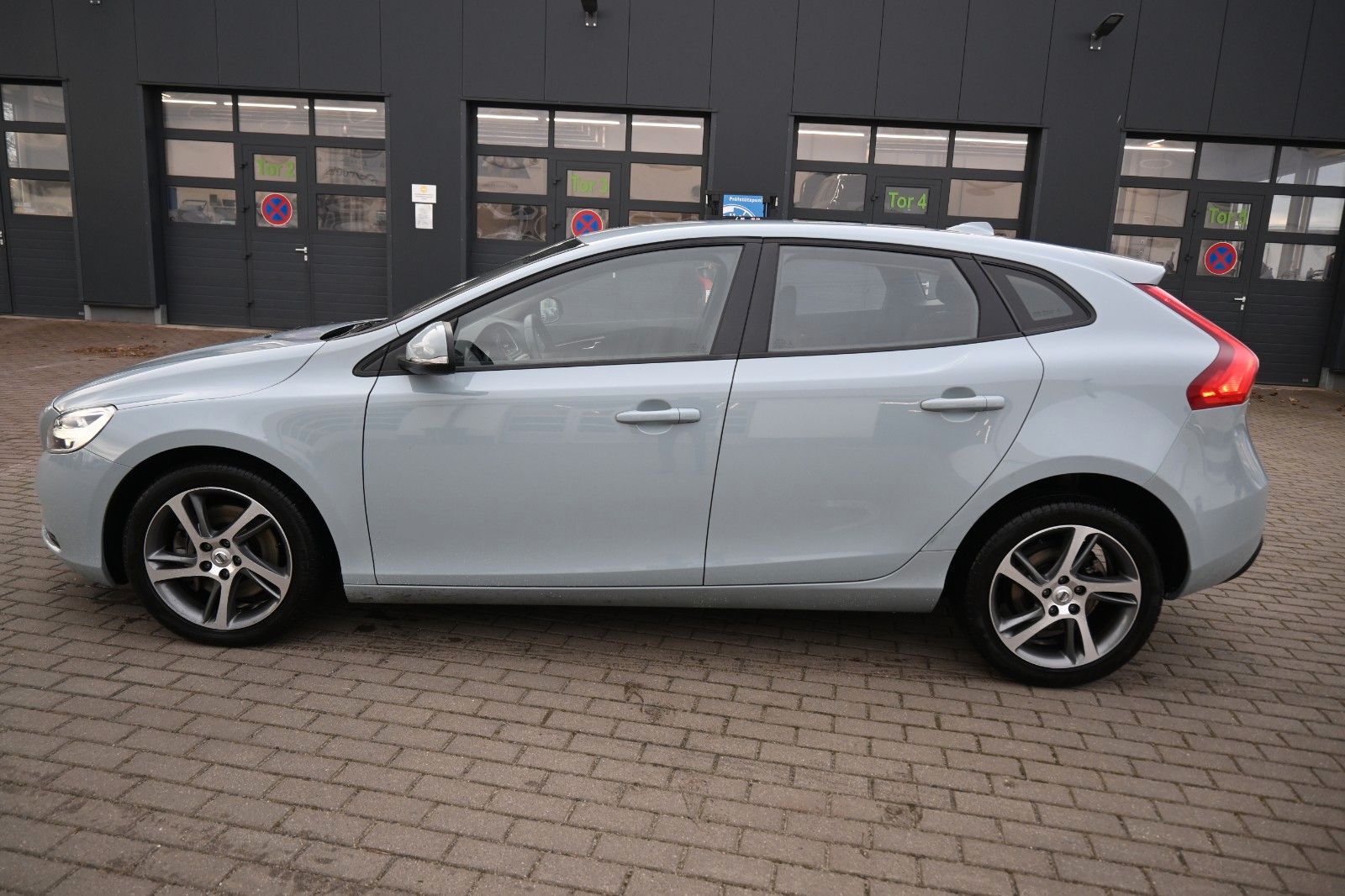 Fahrzeugabbildung Volvo V40 D2  Kinetic *TEMPO*NAV*LED*RFK*CD*