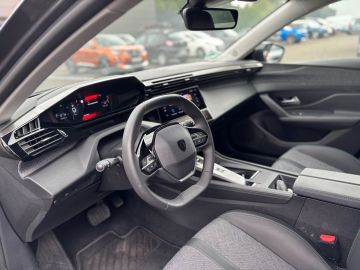 Peugeot 408 - 8