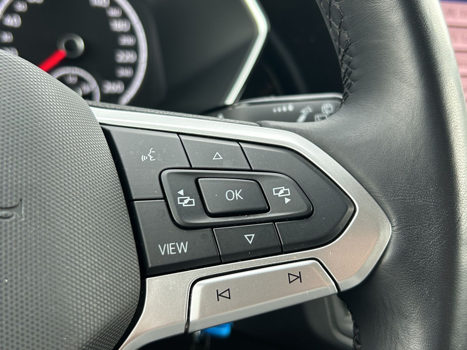 Fahrzeugabbildung Volkswagen T-Cross TSI Style R-Line LED Navi RFK SH 17"