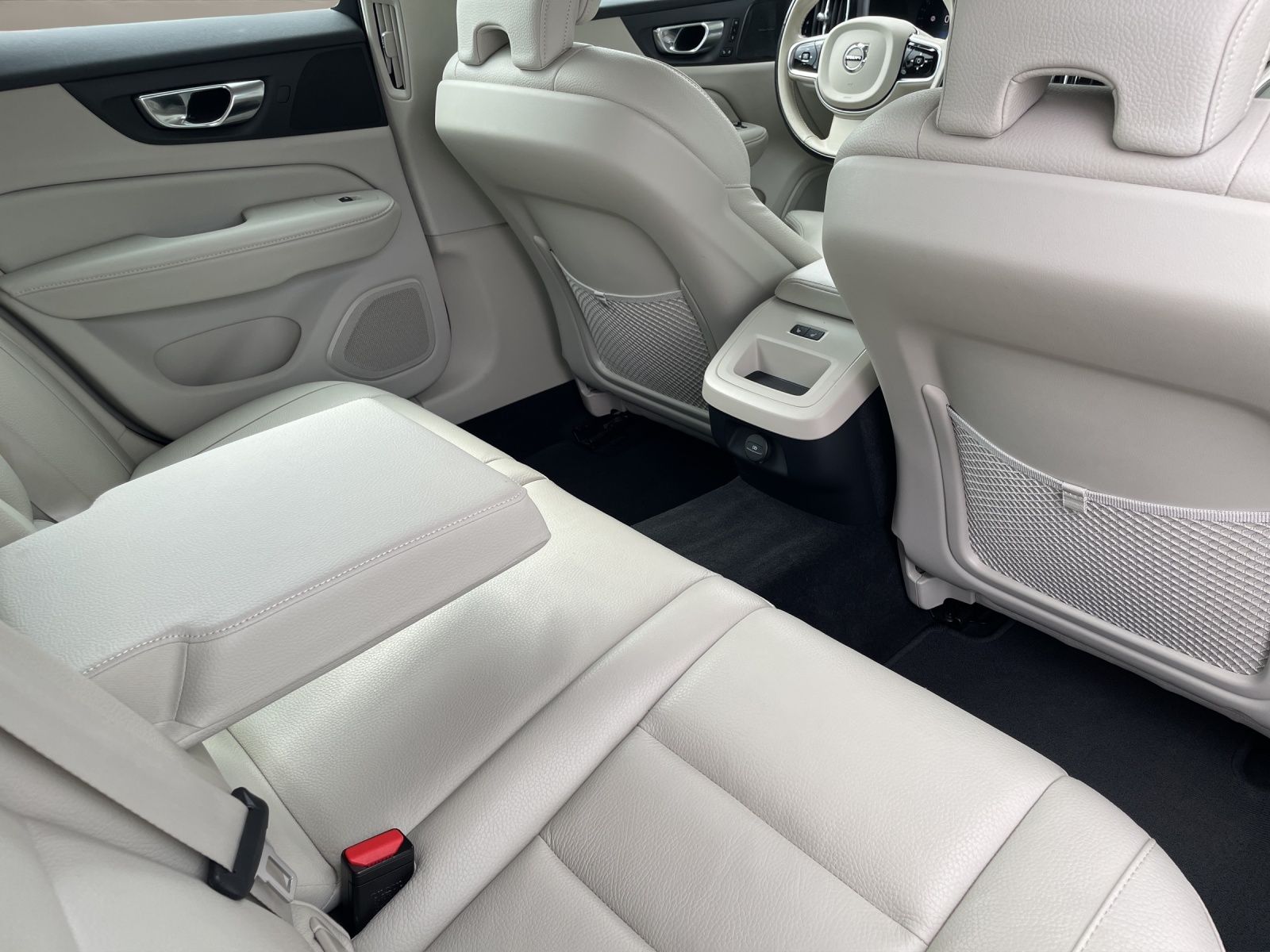 Volvo V60 Cross Country B4 AWD Plus AHK LED NAVI H&K foto 20