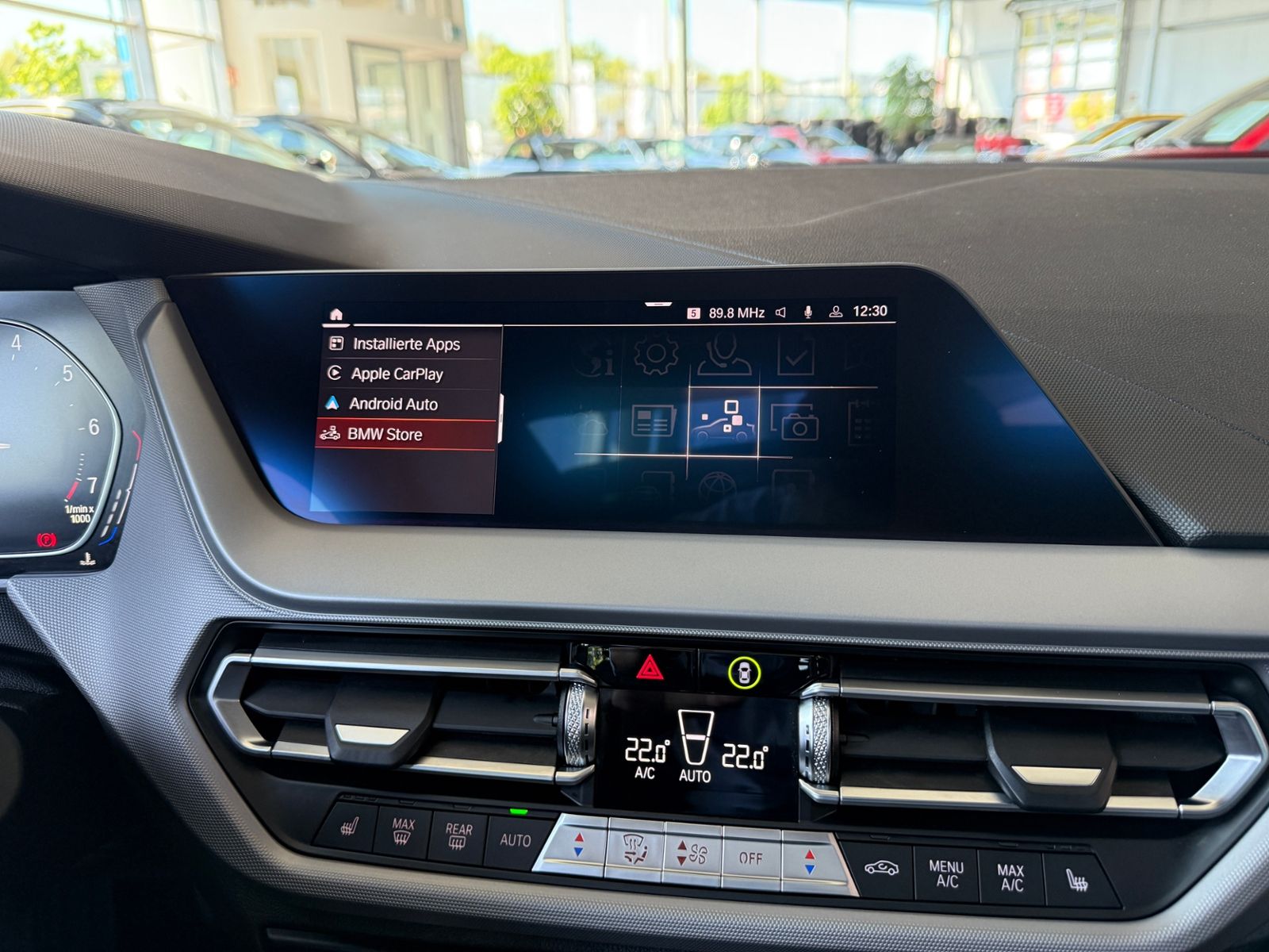 Fahrzeugabbildung BMW 120 i Advantage PANO HUD LED