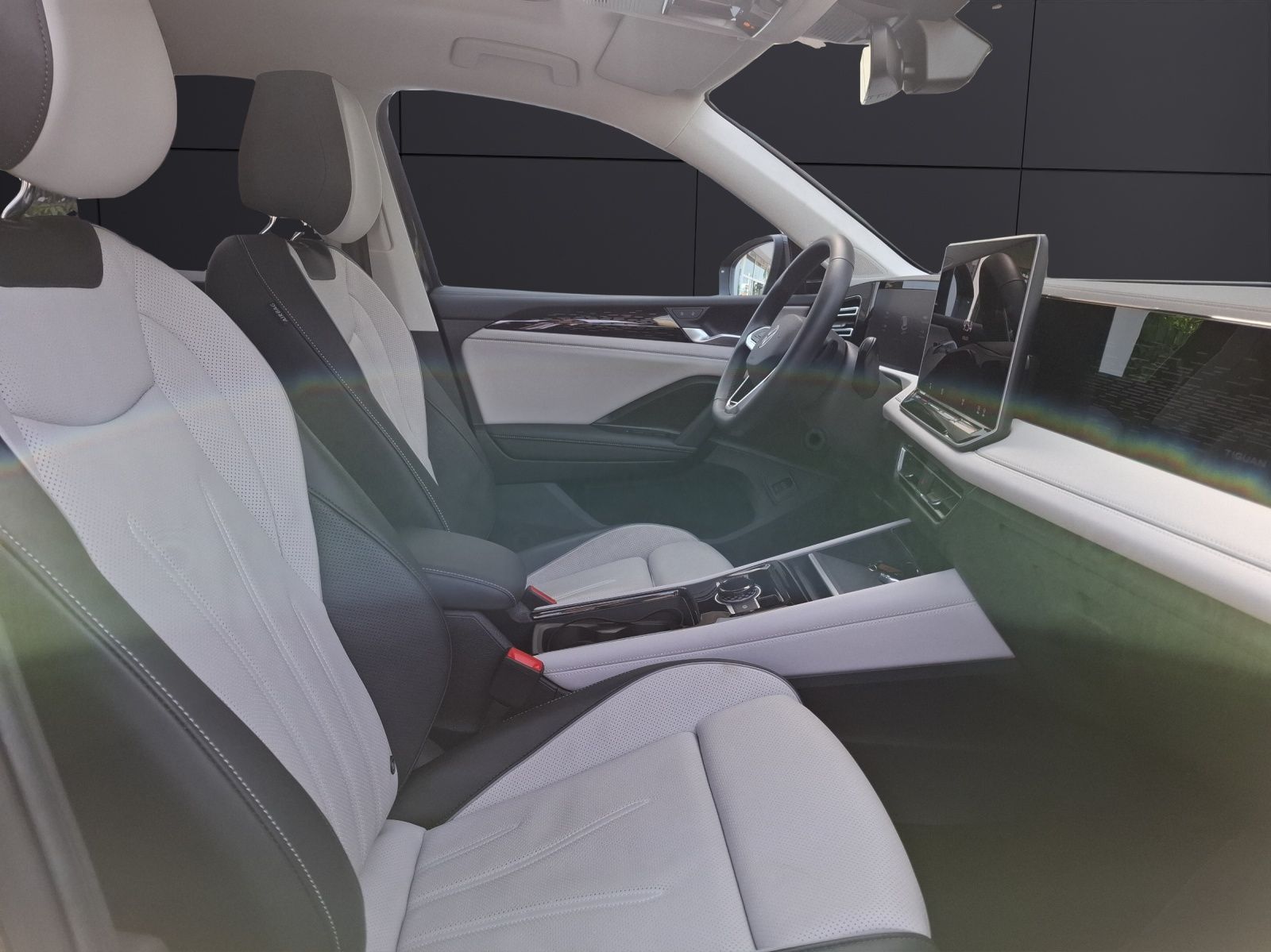Fahrzeugabbildung Volkswagen Tiguan TDI Elegance DSG Matrix STH AHK Navi Pano