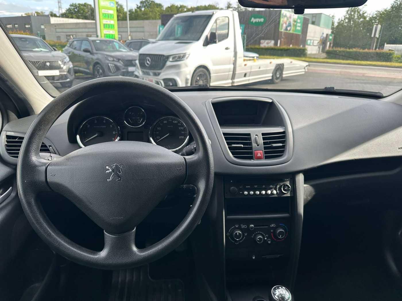 Peugeot 207 2010 — photo 7