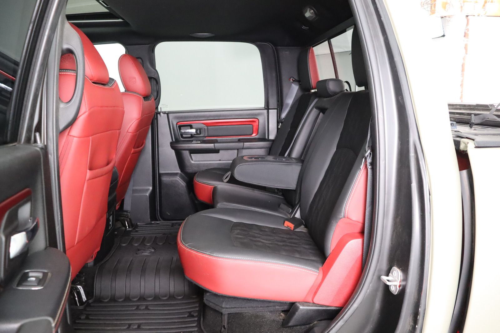 Fahrzeugabbildung Dodge Ram 1500 Rebel * Navi * el. Sitze * RFK