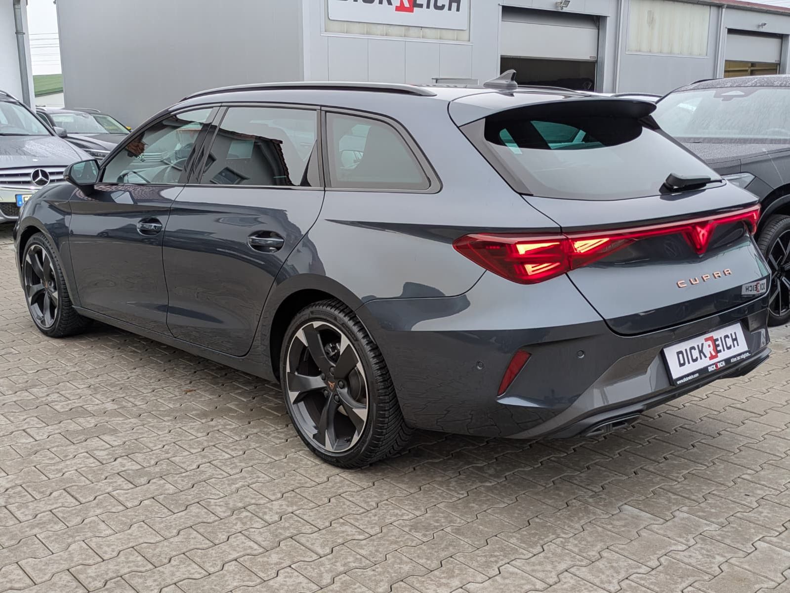 Fahrzeugabbildung CUPRA Leon 1.5 eTSI EDGE MATRIX*ACC*KAM*18"5JGARANTIE