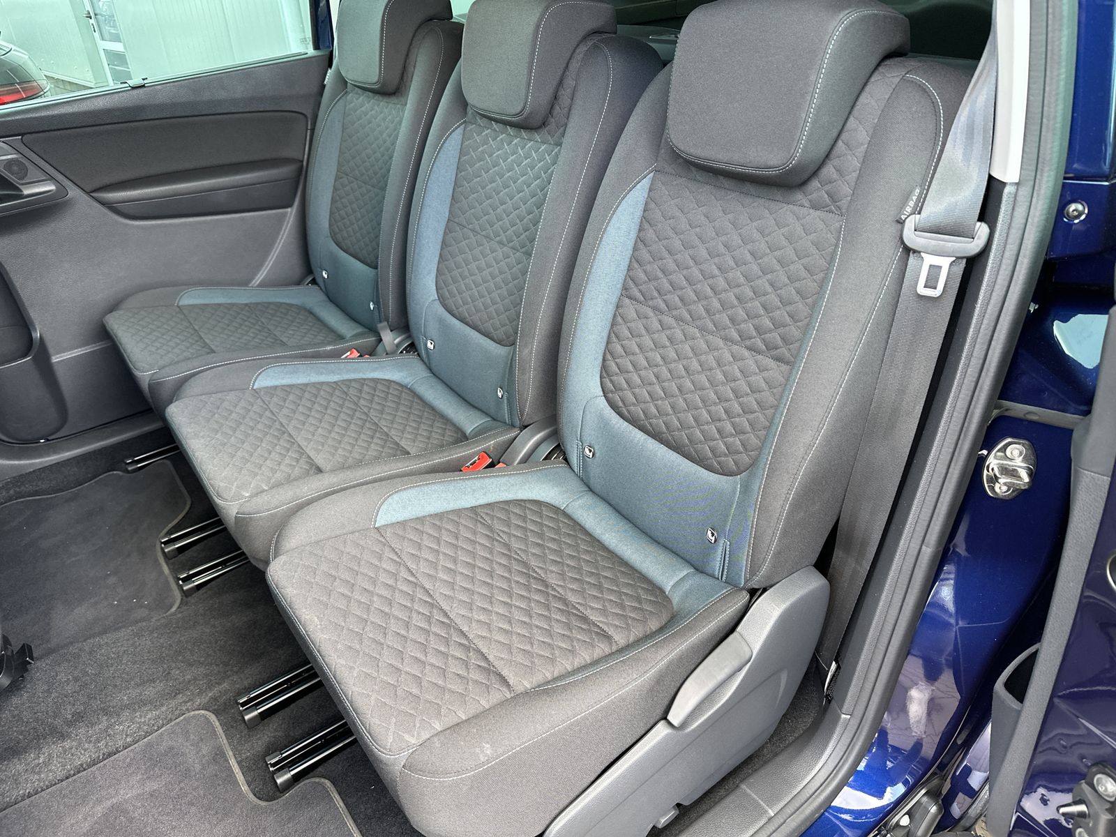 Fahrzeugabbildung Volkswagen Sharan 2.0 TDI DSG IQ.DRIVE NAV+AHK+DCC+KAMERA