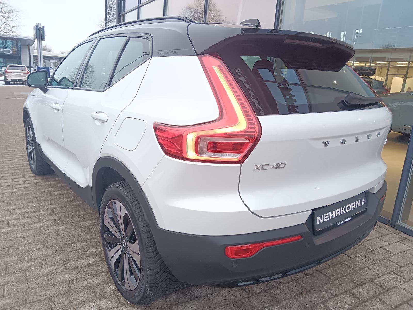 Fahrzeugabbildung Volvo XC40 Core Recharge Pure Electric 2WD