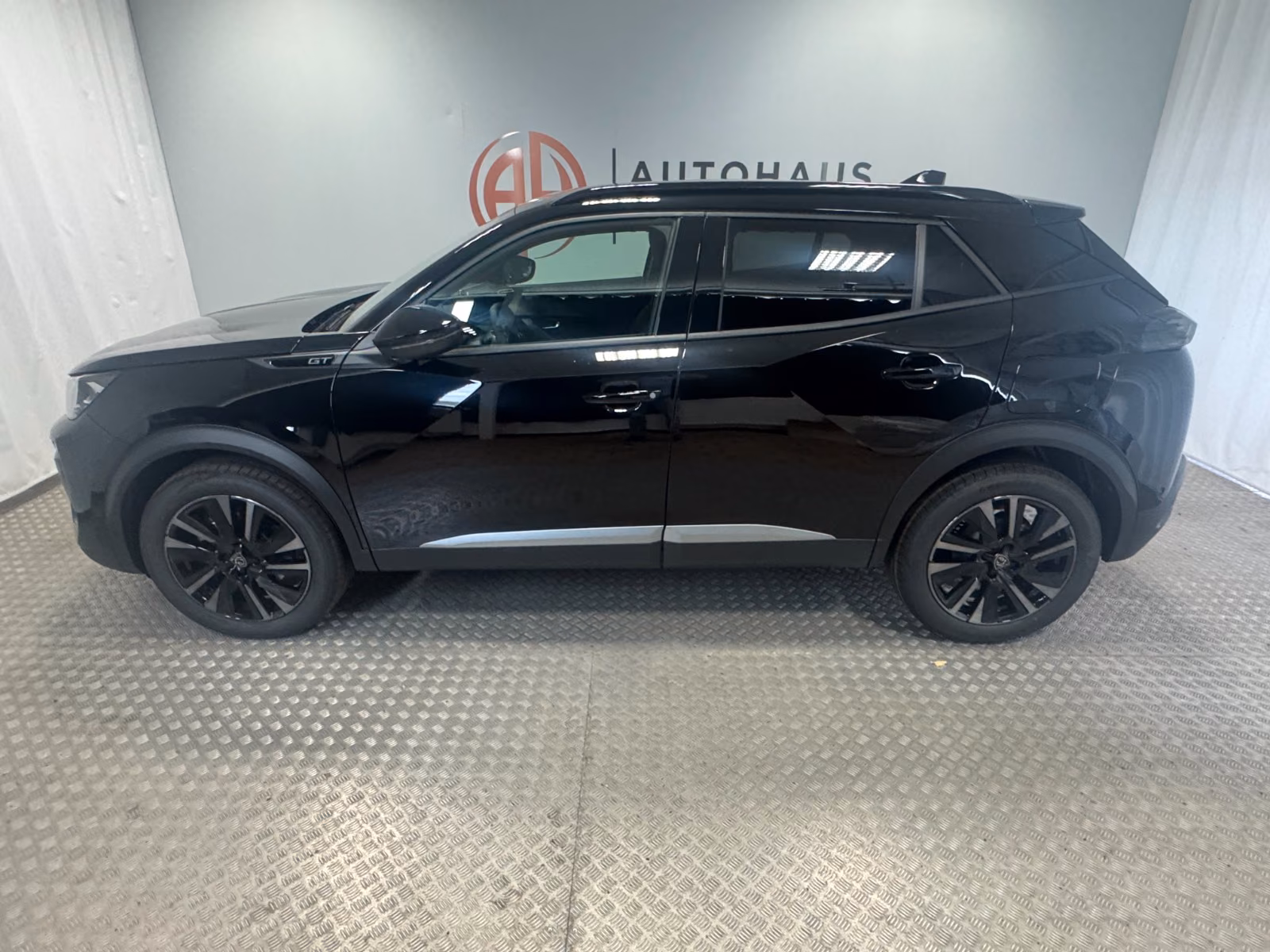 Peugeot 2008 Hybrid 145 GT Exclusive AHK 360Grad Kam.