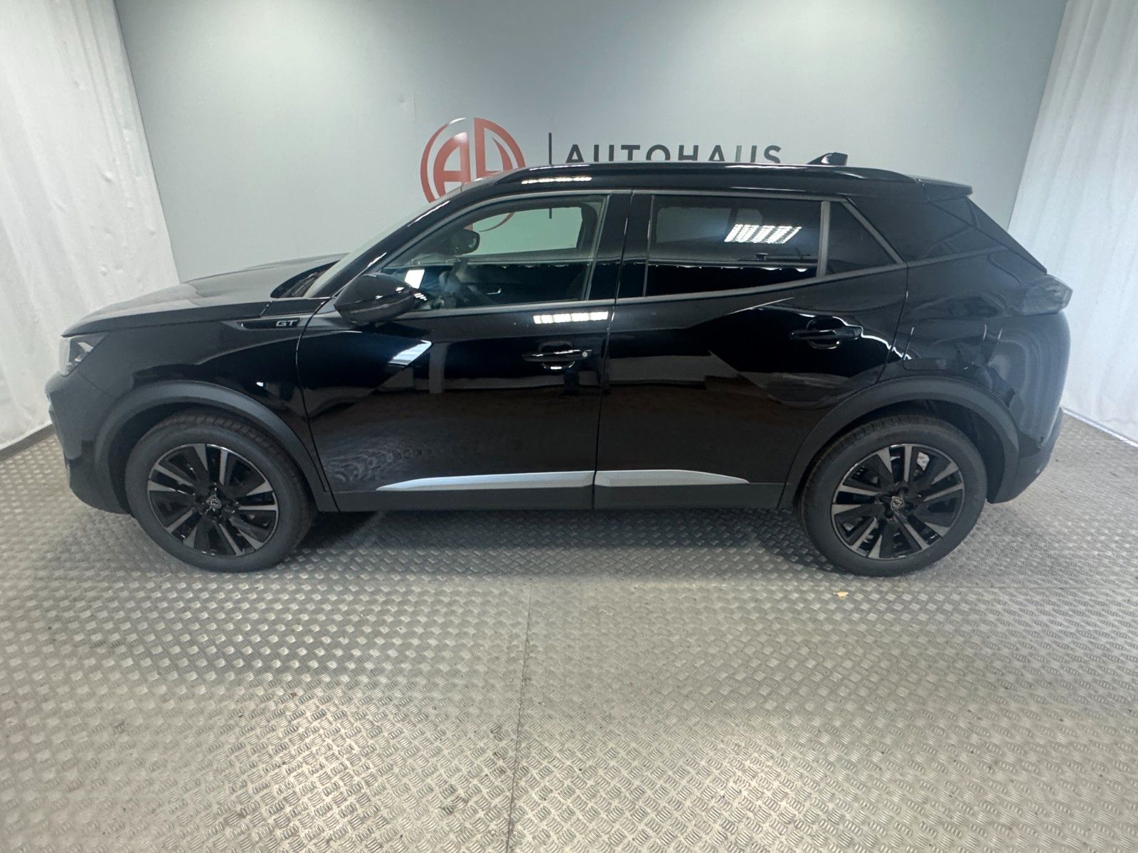 Peugeot 2008 Hybrid 145 GT Exclusive AHK 360Grad Kam. imagem 3