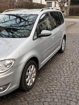 Volkswagen Touran 1.4 TSI DSG Freestyle Freestyle - Volkswagen Touran Freestyle mit Benzin-Antrieb