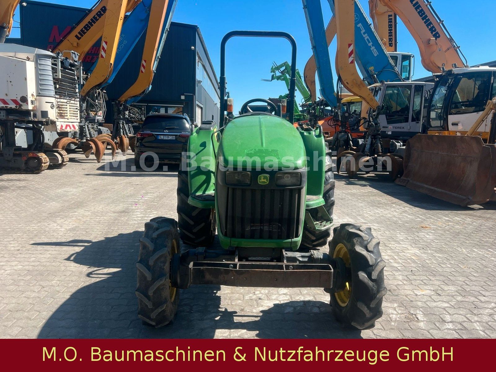 Fahrzeugabbildung John Deere 4520 / Schlepper /